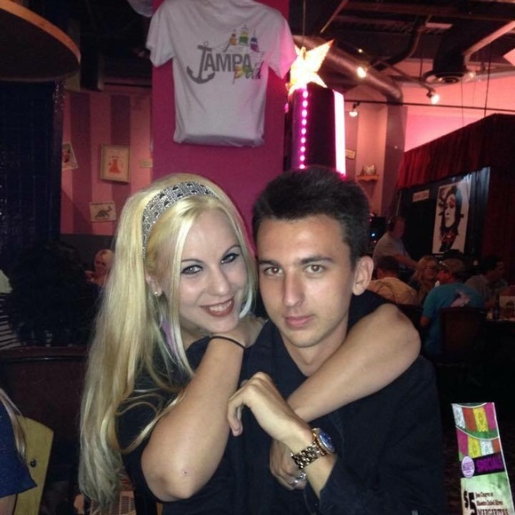 Meet your Posher, Edie - Picture 1 of 3